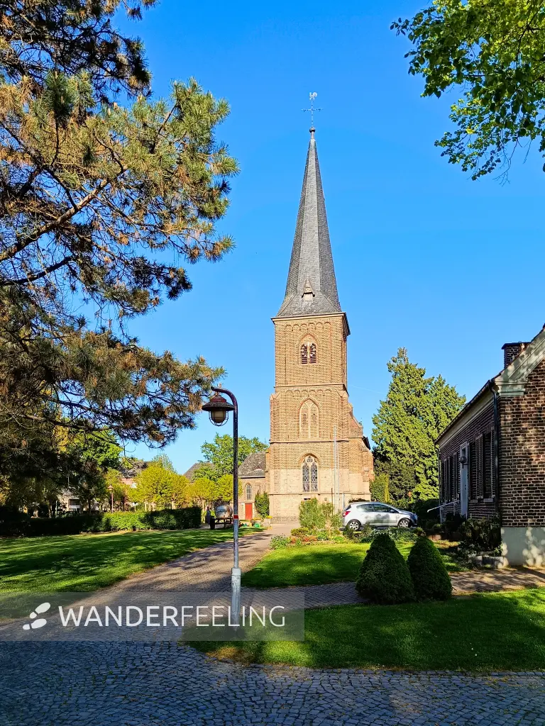 202604250-32 - St. Willibrord in Wardt bei Xanten, Niederrhein, Nordrhein-Westfalen, Deutschland