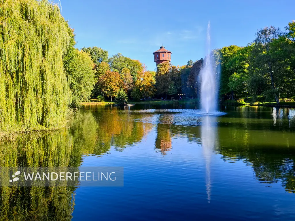202210040-50 - Stadtgraben und Wasserturm in Wolfenbüttel, Niedersachsen, Deutschland