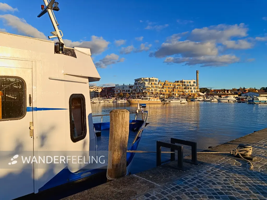 202510180-29 - Stadthafen in Waren, Mecklenburgische Seenplatte, Mecklenburg-Vorpommern, Deutschland