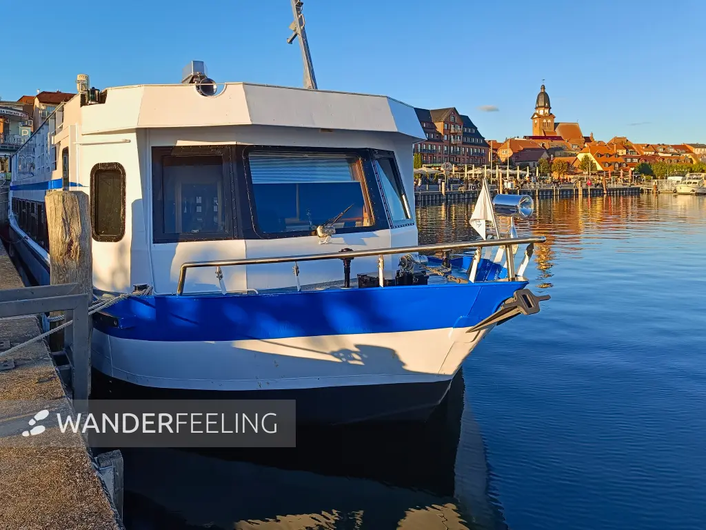 202510180-30 - Stadthafen in Waren, Mecklenburgische Seenplatte, Mecklenburg-Vorpommern, Deutschland