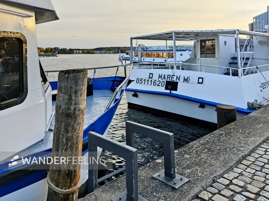 202310300-35 - Stadthafen von Waren, Mecklenburgische Seenplatte, Mecklenburg-Vorpommern, Deutschland