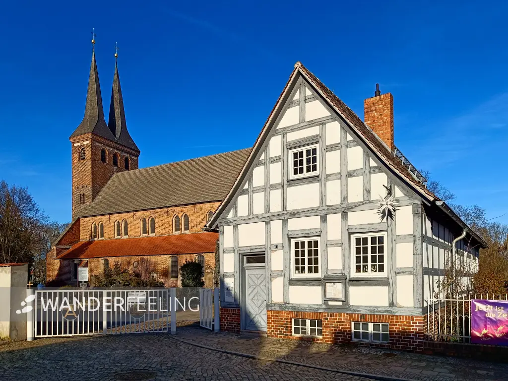 202512150-10 - Stadtkirche Kirchhain und Gemeindehaus in Doberlug-Kirchhain, Elbe-Elster-Land, Brandenburg, Deutschland