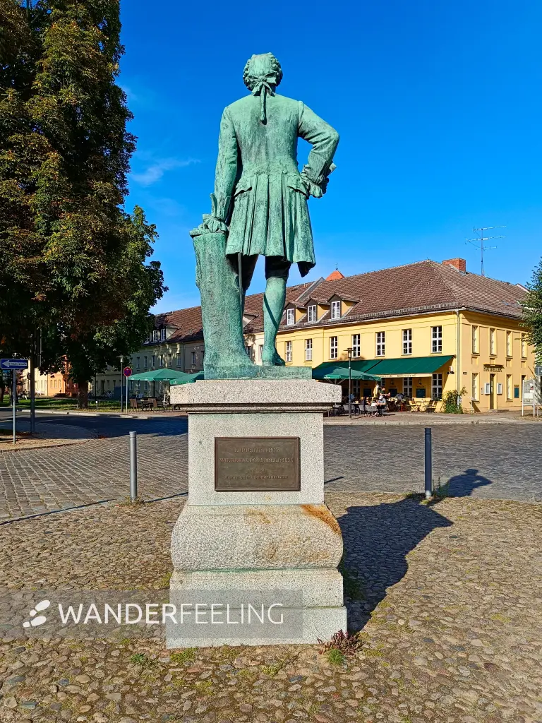202508110-35 - Standbild von Kronprinz Friedrich in Rheinsberg, Ruppiner Seenland, Brandenburg, Deutschland