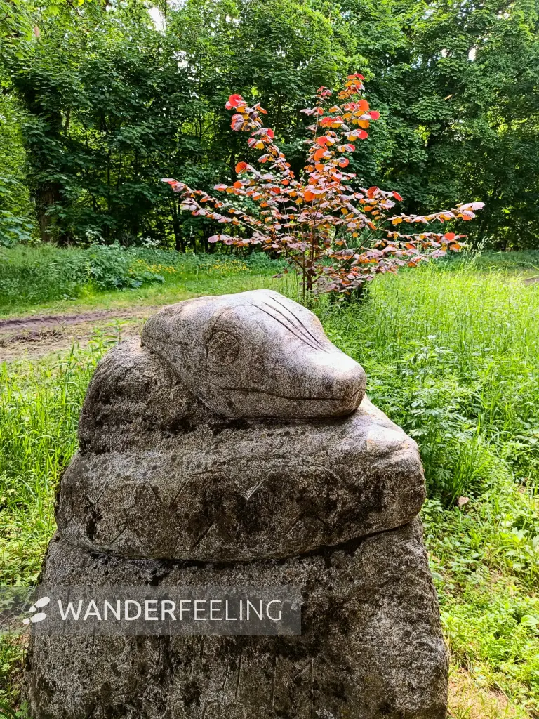 202505310-15 - »Steinschlange« auf dem Kunstwanderweg, Fläming, Brandenburg, Deutschland