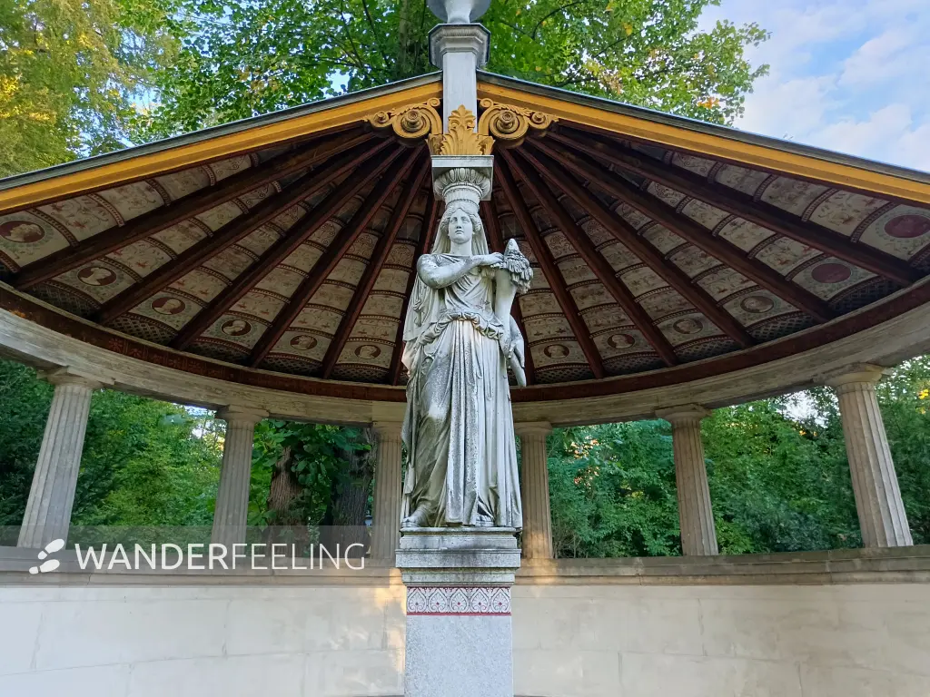 202609180-08 - Stibadium im Schlossgarten Glienicke, Berlin, Deutschland