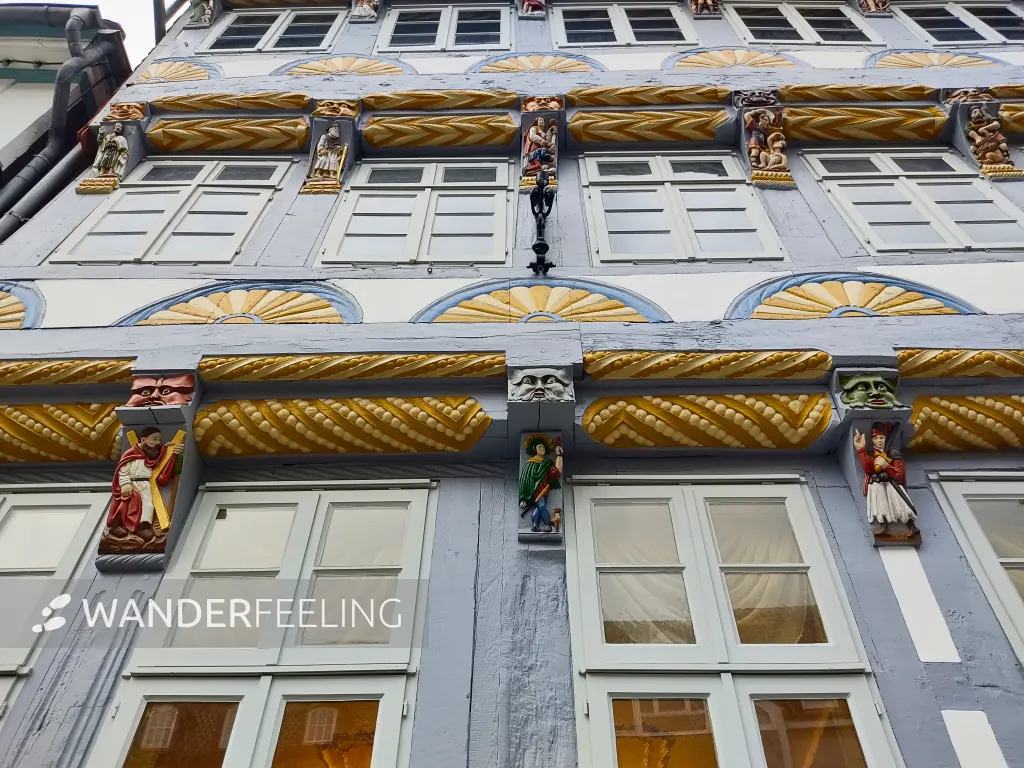 202308151-24 - Stiftsherrenhaus in Hameln, Weserbergland, Niedersachsen, Deutschland