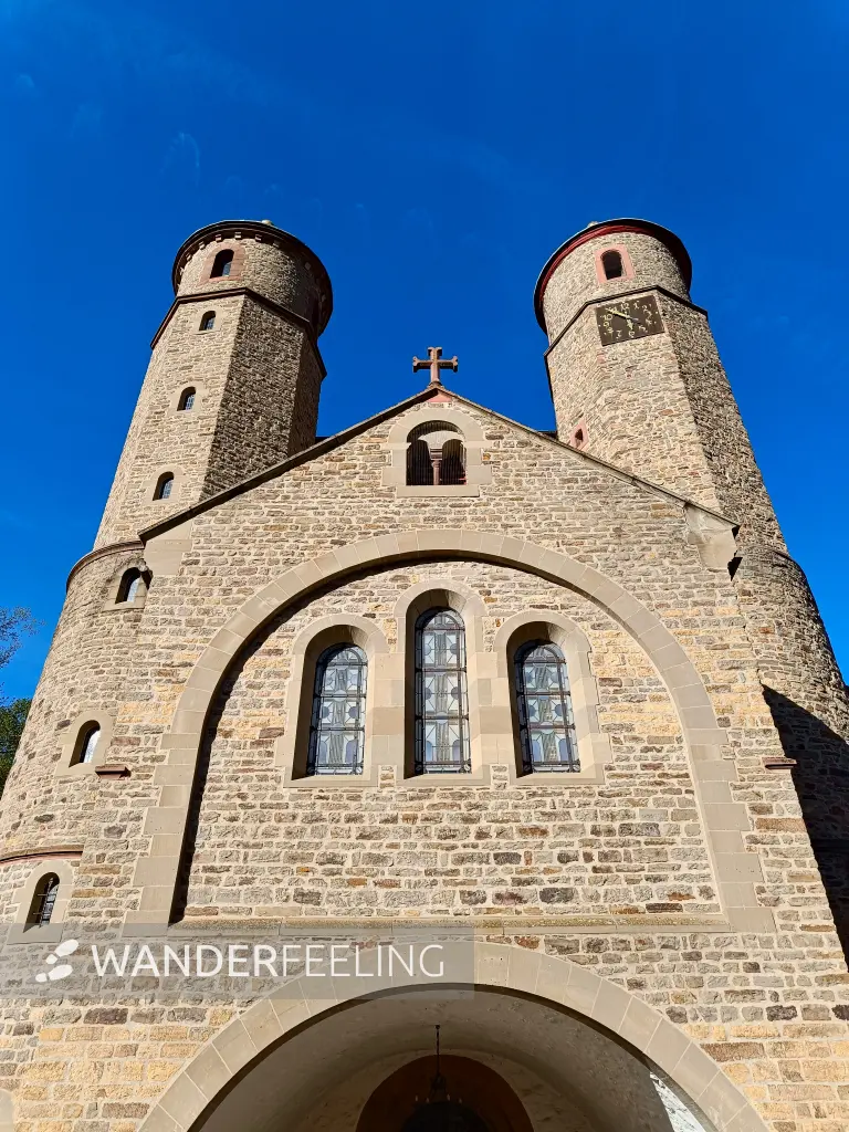 202604240-35 - Stiftskirche St. Chrysanthus und Daria in Bad Münstereifel, Eifel, Nordrhein-Westfalen, Deutschland