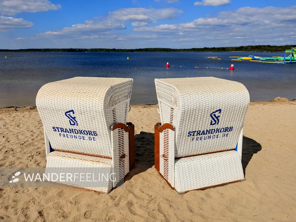 202309150-14 - Strand am Senftenberger See bei Großkoschen, Lausitz, Brandenburg, Deutschland