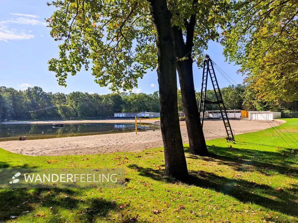 202310080-25 - Strandbad im Volkspark Jungfernheide in Siemensstadt, Berlin, Deutschland