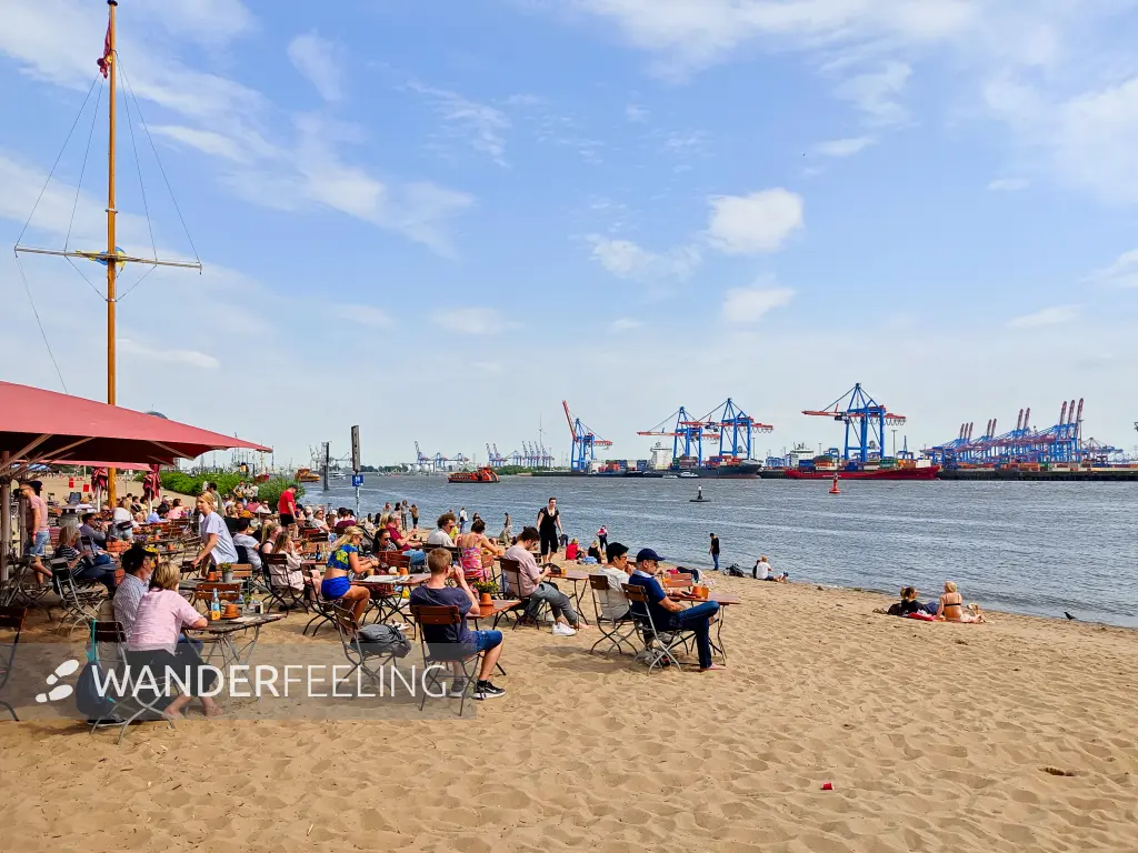 202305220-27 - Strandbar an der Elbe bei Othmarschen, Hamburg, Deutschland