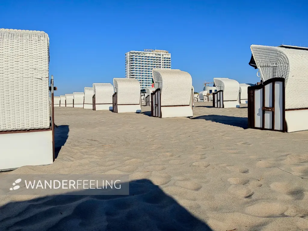 202305120-49 - Strandkörbe an der Ostsee bei Warnemünde, Mecklenburgische Ostseeküste, Mecklenburg-Vorpommern, Deutschland