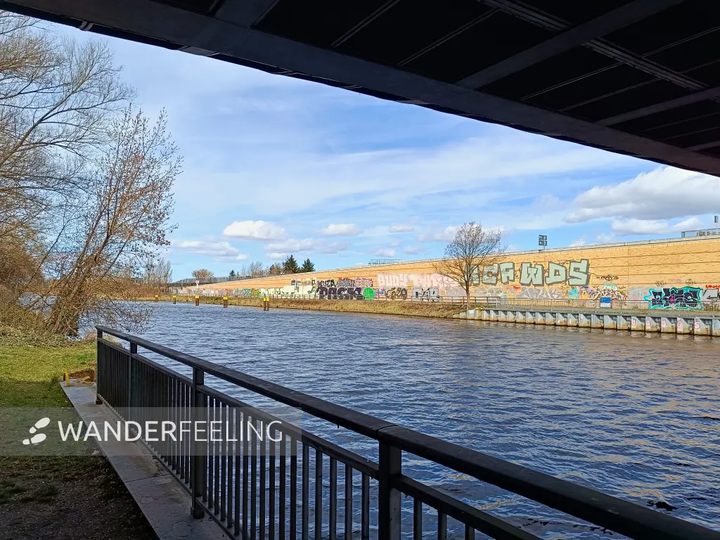 202604040-14 - Teltowkanal in Neukölln, Berlin, Deutschland