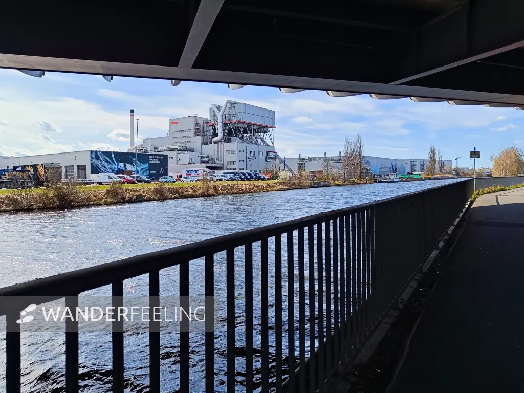 202604040-22 - Teltowkanal in Treptow, Berlin, Deutschland