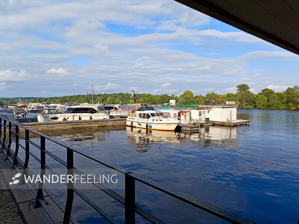 202507150-10 - Tiefer See an der Humboldtbrücke, Potsdam, Brandenburg, Deutschland