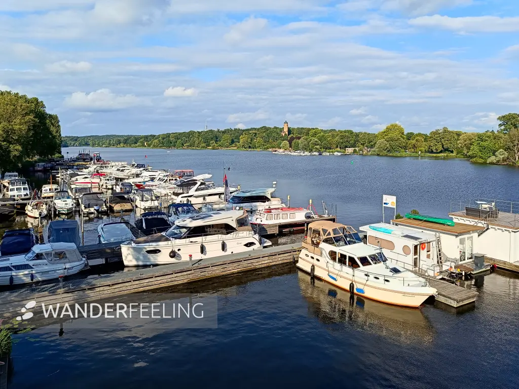 202507150-11 - Tiefer See an der Humboldtbrücke, Potsdam, Brandenburg, Deutschland