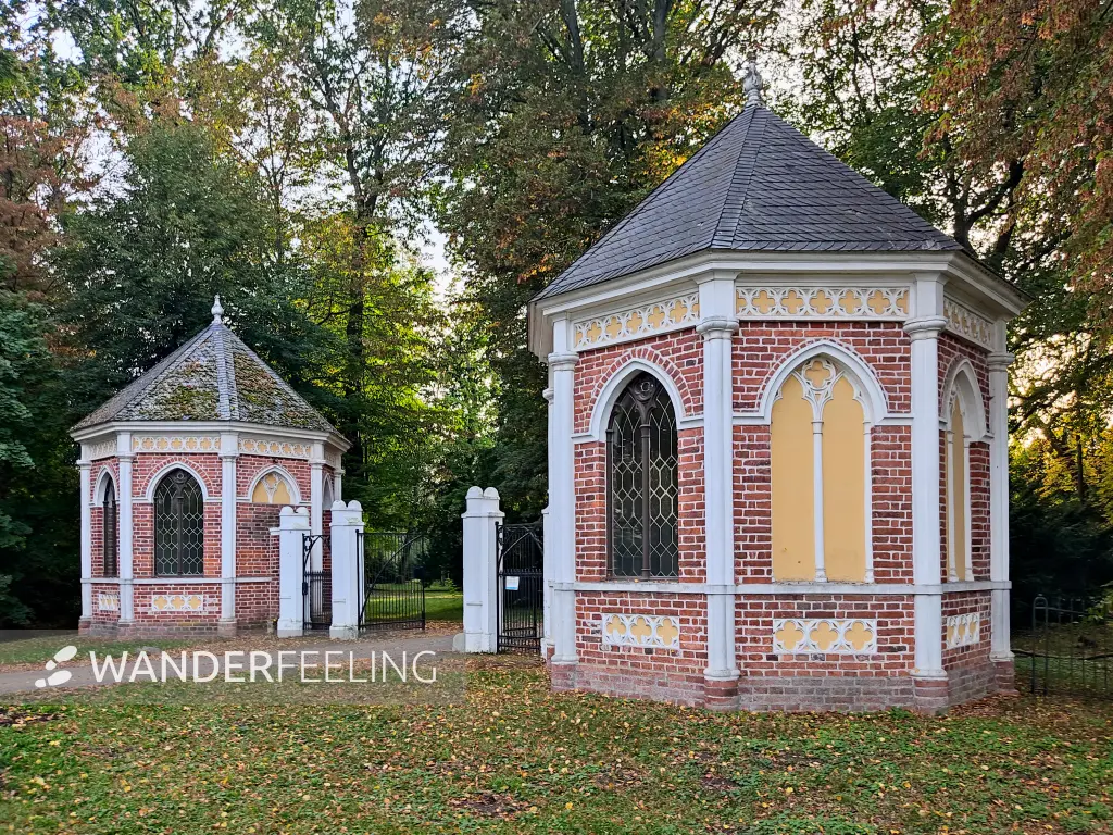 202310110-42 - Torhäuser im Luisium bei Dessau, Anhalt-Dessau-Wittenberg, Sachen-Anhalt, Deutschland