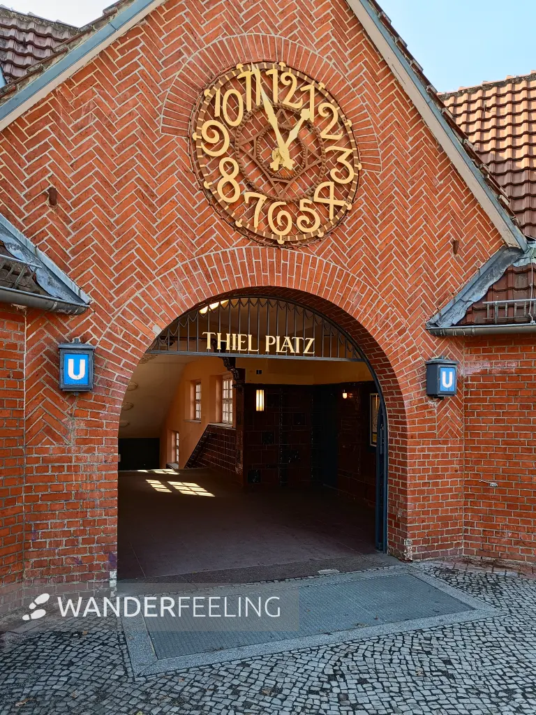 202603070-32 - U-Bahnhof Thielplatz, Berlin, Deutschland