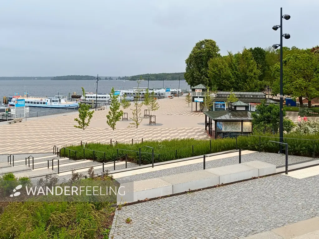 202605120-14 - Uferpromenade am Wannsee, Berlin, Deutschland