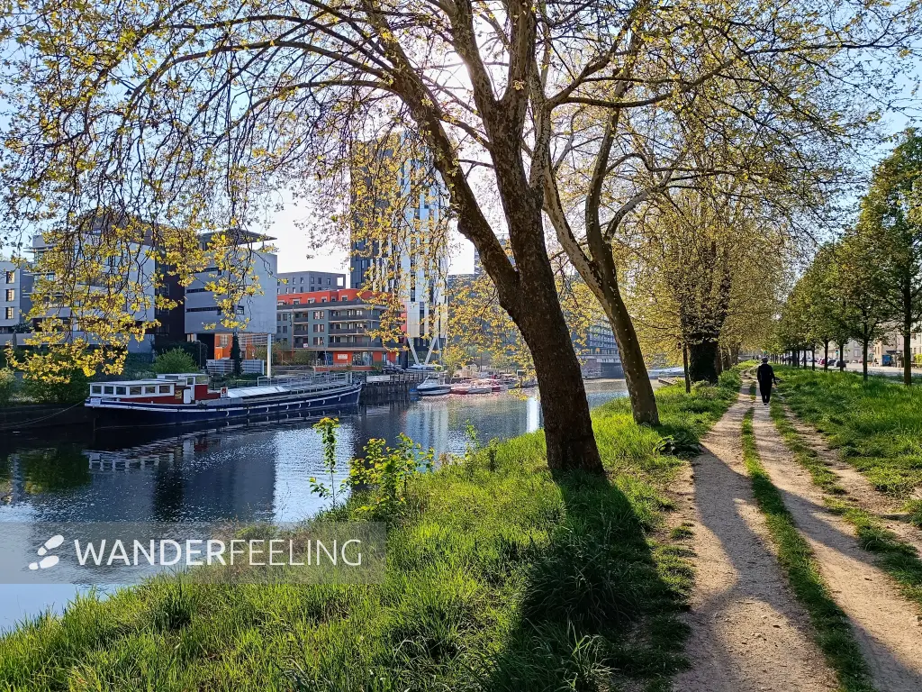 202504100-53 - Uferweg am Canal du Rhône au Rhin in Strasbourg, Elsass, Frankreich