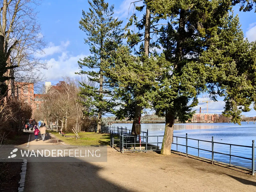 202302190-31 - Uferweg an der Havel in Spandau, Berlin, Deutschland
