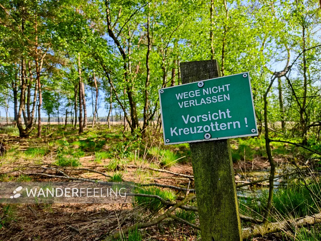 202305251-39 - Warnschild am Pietzmoor bei Schneverdingen, Lüneburger Heide, Niedersachsen, Deutschland