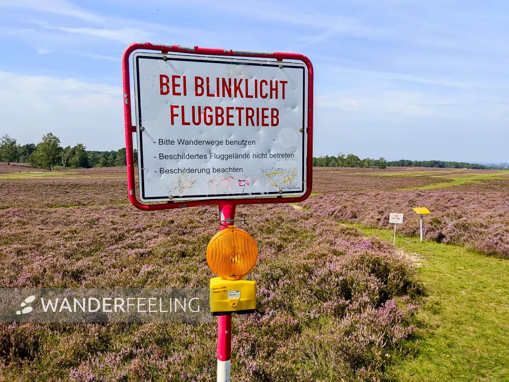 202308190-23 - Warnschild in der Fischbeker Heide, Hamburg, Deutschland