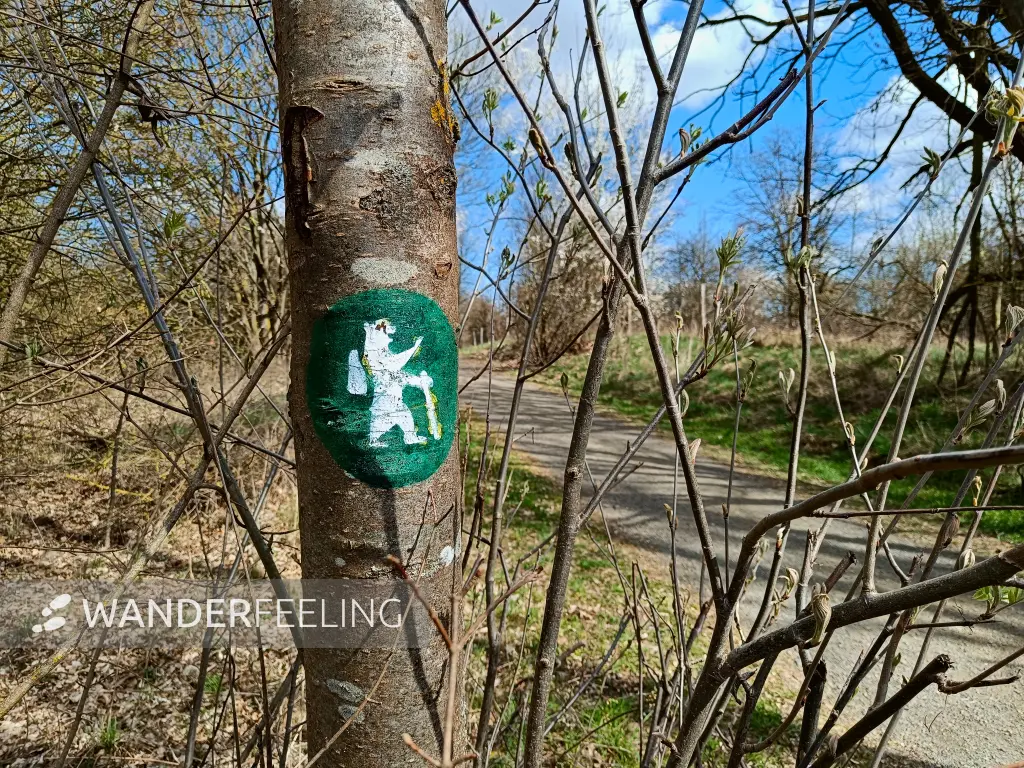 202604060-27 - Wegmarkierung bei Blankenfelde, Berlin, Deutschland