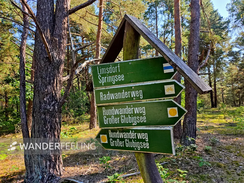 202309160-14 - Wegweiser an der Glubseenkette, Seenland Oder-Spree, Brandenburg, Deutschland