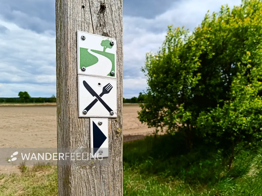202505080-32 - Wegweiser bei Bardenitz, Fläming, Brandenburg, Deutschland