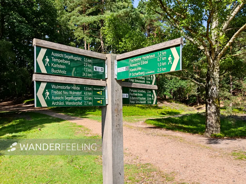 202308190-20 - Wegweiser in der Fischbeker Heide, Hamburg, Deutschland