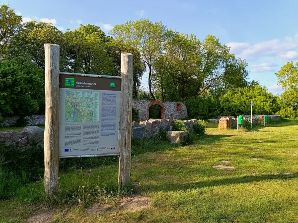 202505130-31 - Alte Försterei bei Pieversdorf, Mecklenburgische Seenplatte, Mecklenburg-Vorpommern, Deutschland