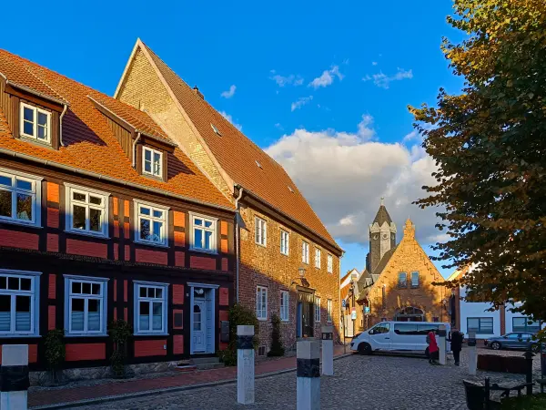 202510180-33 - Alter Markt in Waren, Mecklenburgische Seenplatte, Mecklenburg-Vorpommern, Deutschland