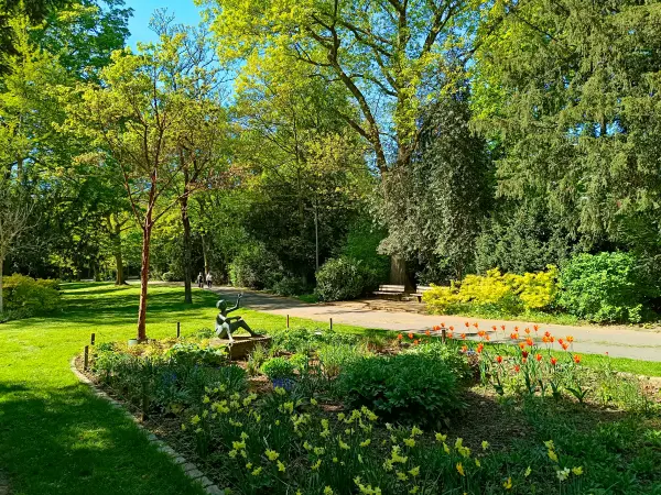 202604231-03 - Alter Stadtgarten in Neuss, Niederrhein, Nordrhein-Westfalen, Deutschland