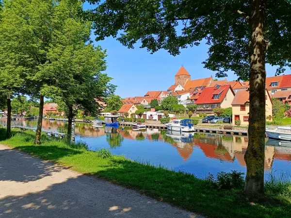 202605230-12 - Altstadt und Müritz-Elde-Wasserstraße in Plau am See, Mecklenburgische Seenplatte, Mecklenburg-Vorpommern, Deutschland