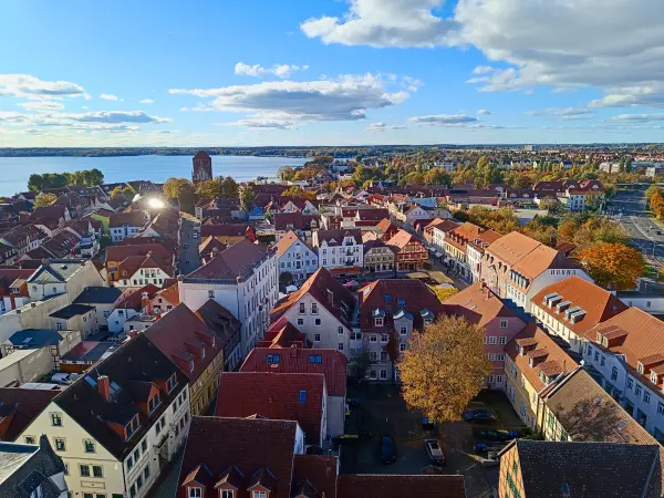 202510180-25 - Altstadt von Waren, Mecklenburgische Seenplatte, Mecklenburg-Vorpommern, Deutschland