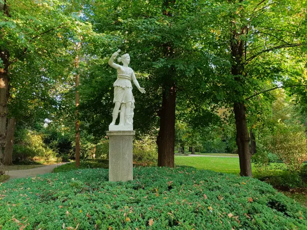 202609180-04 - Artemis im Schlossgarten Glienicke, Berlin, Deutschland
