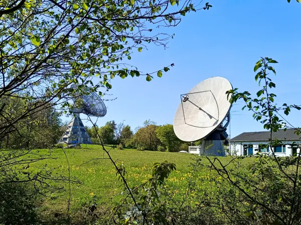 202604240-17 - Astropeiler Stockert und Sonnenspiegel bei Eschweiler, Eifel, Nordrhein-Westfalen, Deutschland