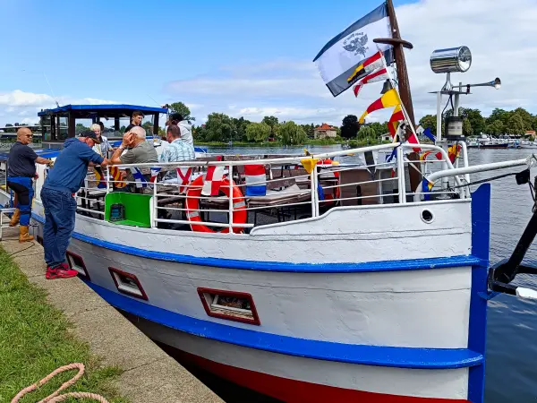 202507260-22 - Ausflugsschiff beim Fischerjakobi-Fest in Plaue, Havelland, Brandenburg, Deutschland