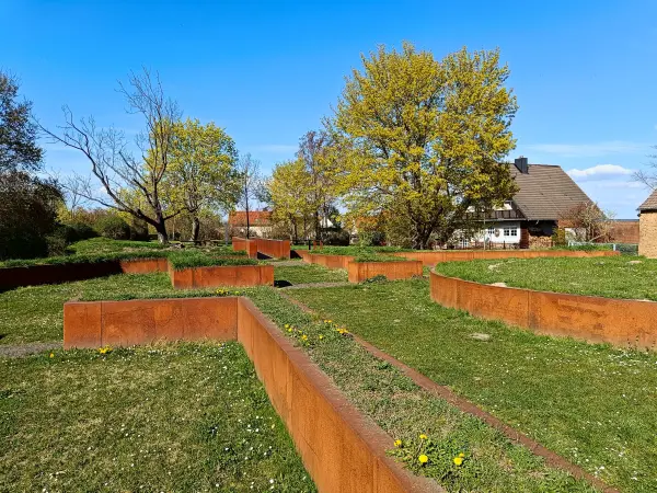 202604150-33 - Ausgrabungen auf dem Turmberg in Lebus, Seenland Oder-Spree, Brandenburg, Deutschland