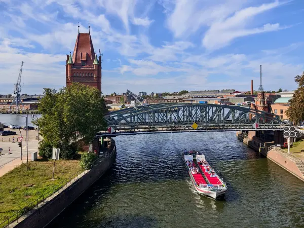 202309210-20 - Aussflugsschiff auf der Kanal-Trave in Lübeck, Lübecker Bucht, Schleswig-Holstein, Deutschland