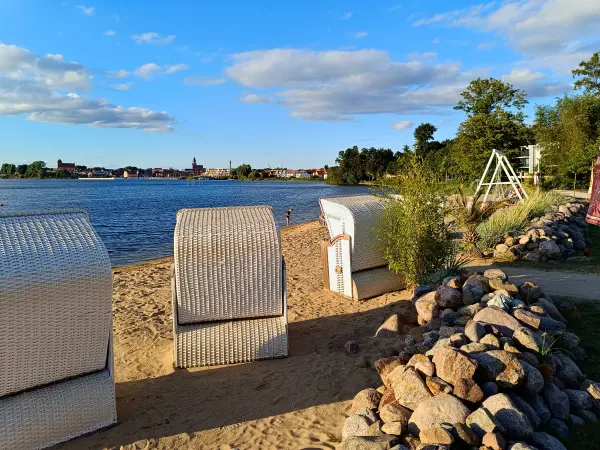 202508200-43 - Badestrand an der Binnenmüritz in Waren, Mecklenburgische Seenplatte, Mecklenburg-Vorpommern, Deutschland