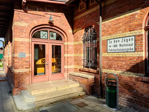 202310160-03 - Bahnhof von Putbus, Rügen, Mecklenburg-Vorpommern, Deutschland