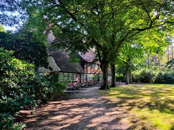 202308221-04 - Bauernhaus im Altonaer Volkspark in Altona, Hamburg, Deutschland