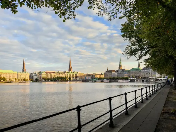 202309220-31 - Binnenalster in der Neustadt, Hamburg, Deutschland