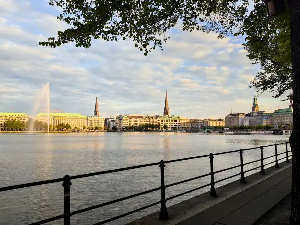 202309220-32 - Binnenalster in der Neustadt, Hamburg, Deutschland