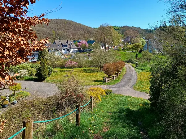 202604220-27 - Blick auf Eiserfey, Eifel, Nordrhein-Westfalen, Deutschland