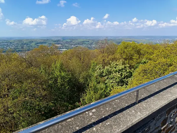 202604210-18 - Blick vom Kaiser-Friedrich-Turm im Stadtwald Hagen, Ruhrgebiet, Nordrhein-Westfalen, Deutschland