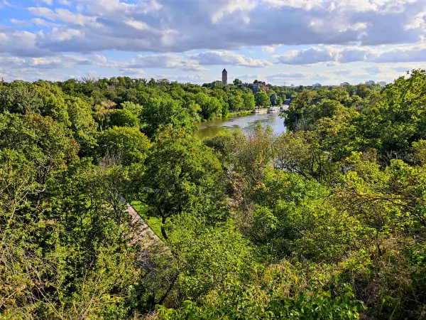 202308090-55 - Blick zur Burg Giebichenstein und der Saale in Halle, Sachsen-Anhalt, Deutschland