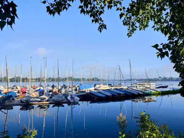 202308200-04 - Boote auf der Außenalster, Hamburg, Deutschland