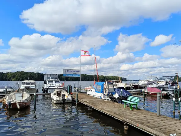 202508300-16 - Boote auf der Oberhavel in Konradshöhe, Berlin, Deutschland
